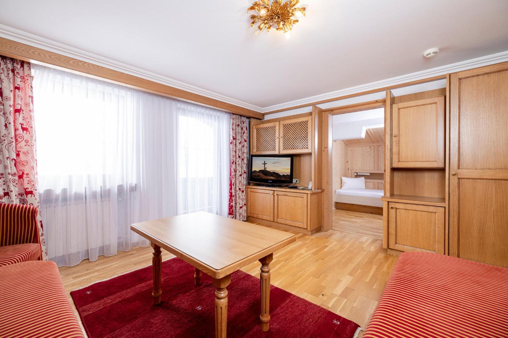 Aparthotel Landhaus St. Joseph ไมย์อาโฮเฟิน ภายนอก รูปภาพ